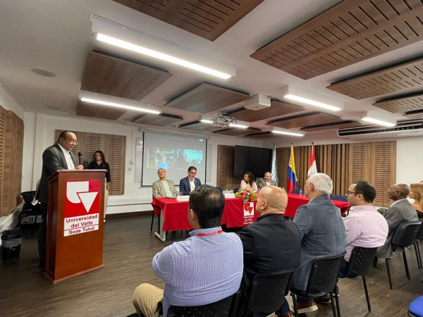 Docentes del Sistema de Regionalizaci&oacute;n podr&aacute;n hacer doctorado internacional