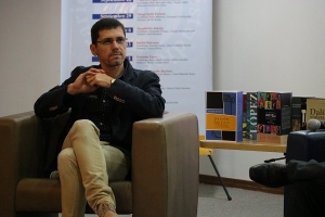 Alejandro L&oacute;pez, pasi&oacute;n por la escritura y la docencia