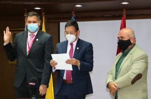 Se posesion&oacute; Decano de la Facultad de Salud
