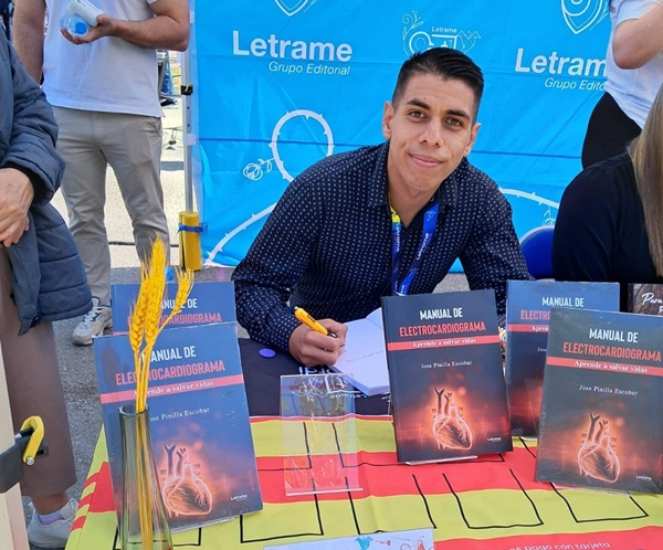 Docente de Salud presenta libro en Barcelona