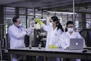 Investigadores trabajan para enfrentar la pandemia