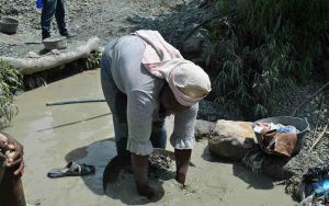 'La Toma' con mercurio hasta el cuello