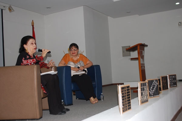 &Aacute;gueda Pizarro, la poeta rebelde