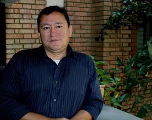 Condecorado por gobierno franc&eacute;s