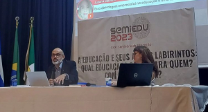 Profesor de Educaci&oacute;n en evento internacional sobre curr&iacute;culo
