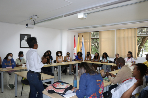 Estudiantes en intercambio asistieron a conferencia sobre racismo y salud