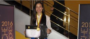 Mineducaci&oacute;n premia a egresada de medicina de Univalle