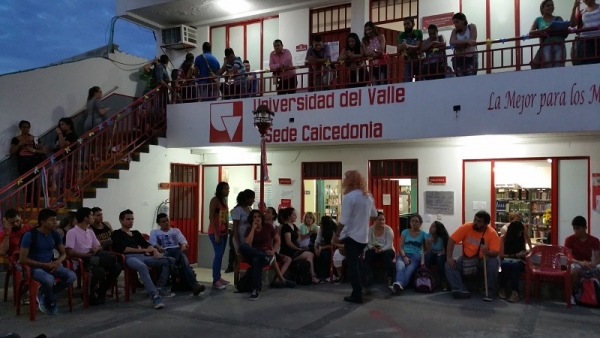 Bono de matr&iacute;cula beneficia a estudiantes