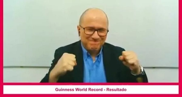 Julioprofe logr&oacute; r&eacute;cord mundial de la clase de matem&aacute;ticas con m&aacute;s espectadores en YouTube