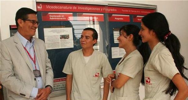 Hay que multiplicar estudios de posgrado: rector de Univalle