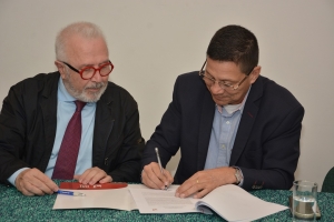 Convenio entre Universidad Internacional de Andaluc&iacute;a y Univalle