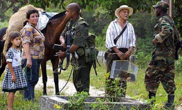 Soluci&oacute;n de problemas en un modelo de conflicto y polarizaci&oacute;n social
