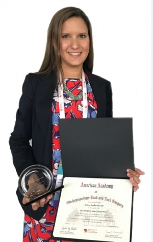 Egresada premiada por Academia Americana de Otorrinolaringolog&iacute;a