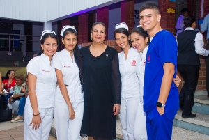 Reconocimiento a la profesora Claudia Santamar&iacute;a