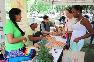 En Mel&eacute;ndez se realiz&oacute; el primer Mercado por la paz