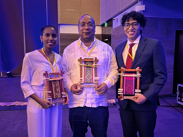 Univalle recibe reconocimientos en la Noche de la Excelencia 2023