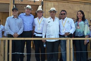 Ministro y Gobernador visitan Villa Solar