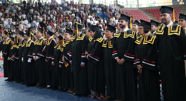 Univalle entreg&oacute; m&aacute;s de mil t&iacute;tulos en ceremonia solemne