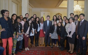 Egresados van a ense&ntilde;ar por Colombia