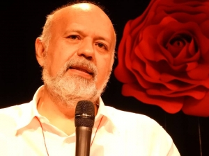 Profesor recibe Exaltaci&oacute;n al M&eacute;rito Educativo