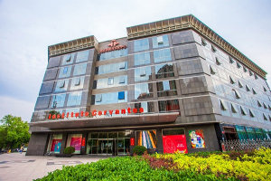 Docentes participan de montaje teatral en Pek&iacute;n