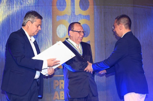 Periodistas de Univalle Est&eacute;reo reciben reconocimiento en los Premios Alfonso Bonilla Arag&oacute;n
