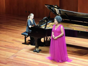 Egresada de M&uacute;sica recibe reconocimiento internacional