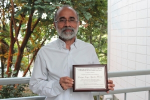 Reconocimiento al profesor Enrique Jorge Agreda Moreno