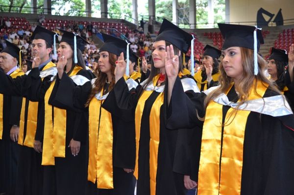 Ceremonia especial para egresados de posgrados