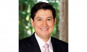 Egresado hace parte del equipo que trata a expresidente Carter