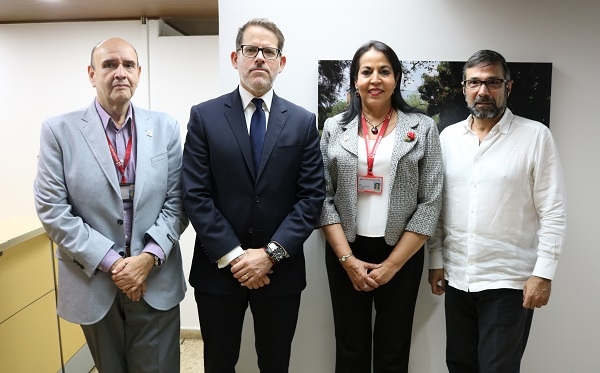 Embajador del Per&uacute; visita Universidad del Valle