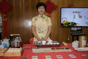 Ceremonia china del t&eacute; en Univalle: un t&uacute;nel gastron&oacute;mico entre dos mundos