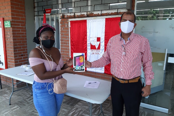 Univalle entrega equipos e internet a m&aacute;s de 400 estudiantes de las sedes regionales
