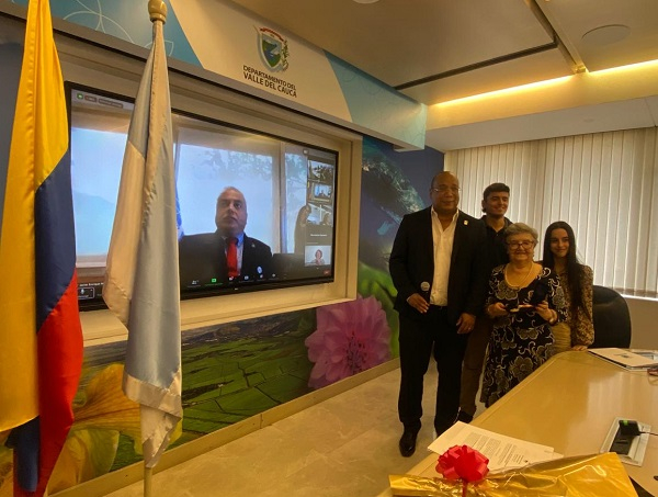 M&aacute;xima distinci&oacute;n de la Universidad del Valle para el profesor Javier Medina