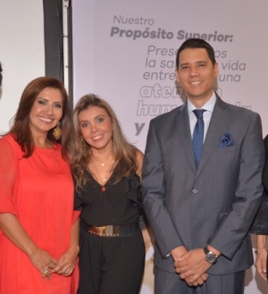 Grupo de microcirug&iacute;a recibe reconocimiento