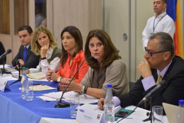 Gobierno se compromete a implementar lo propuesto por la 'Misi&oacute;n de Sabios'