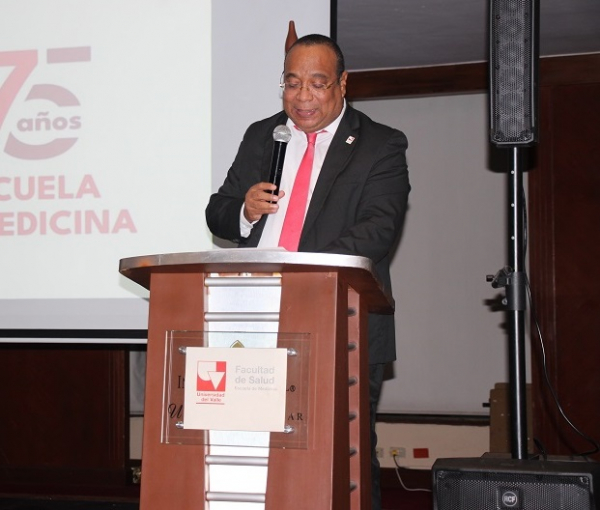 Homenaje a los 75 a&ntilde;os de fundaci&oacute;n de la escuela de medicina
