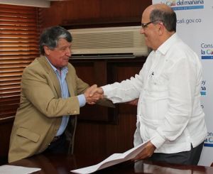 El rector Iv&aacute;n Enrique Ramos Calder&oacute;n y el alcalde Rodrigo Guerrero Velasco