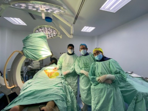 Docentes de Univalle realizan novedosa cirug&iacute;a urol&oacute;gica en el HUV