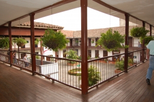 Sedes regionales reciben pares acad&eacute;micos