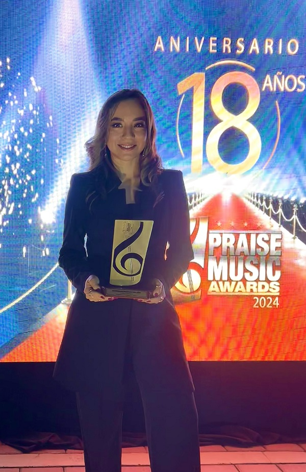 Egresada es reconocida como dise&ntilde;adora del a&ntilde;o en evento internacional