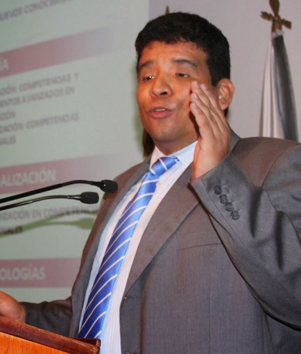 Cum Laude para tesis doctoral de docente