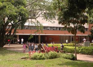 La Universidad comprometida con el HUV