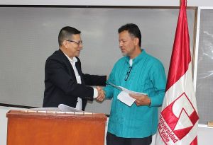 Consejo Superior entrega reconocimiento a l&iacute;der sindical