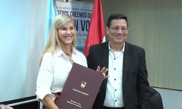 Univalle entreg&oacute; distinci&oacute;n Gran Cruz a la Gobernadora del Valle