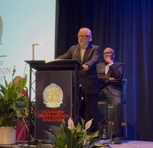 Profesor de Salud, nuevo miembro de la Academia de Maestros Cirujanos Educadores