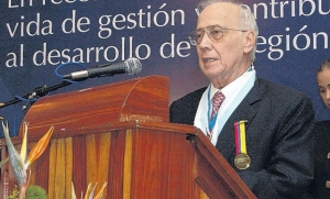 Alfredo Carvajal recibe la Gran Cruz Universidad del Valle