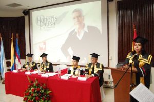 Universidad entreg&oacute; Doctorado Honoris Causa a Mario Bunge