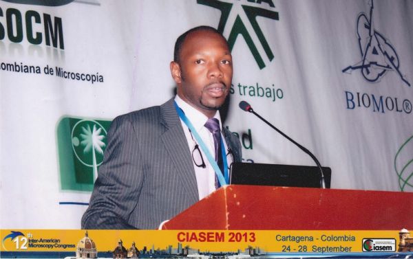 Nuevo presidente de Asociaci&oacute;n Colombiana de Microscopia