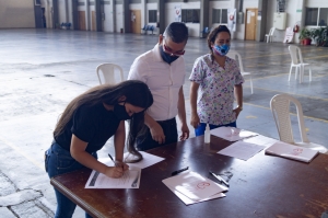 Contin&uacute;a la entrega de ayudas de conectividad a estudiantes en Univalle